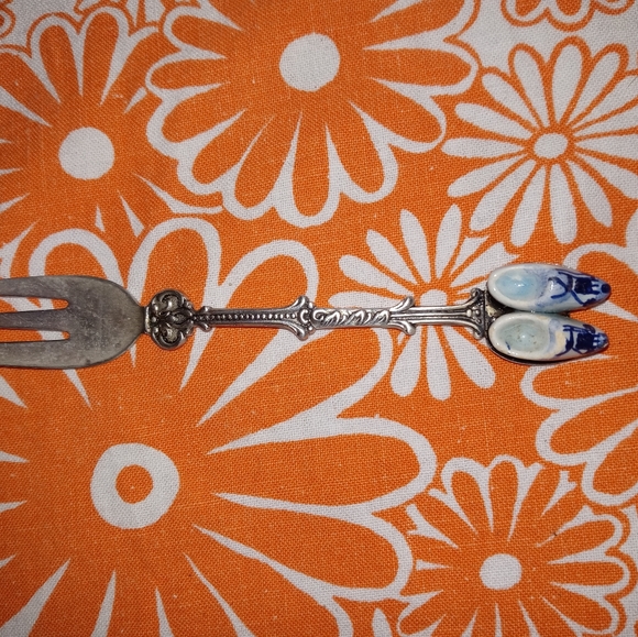 Delft Trinkets and Silver plate Spoons mini shoes - Picture 6 of 6
